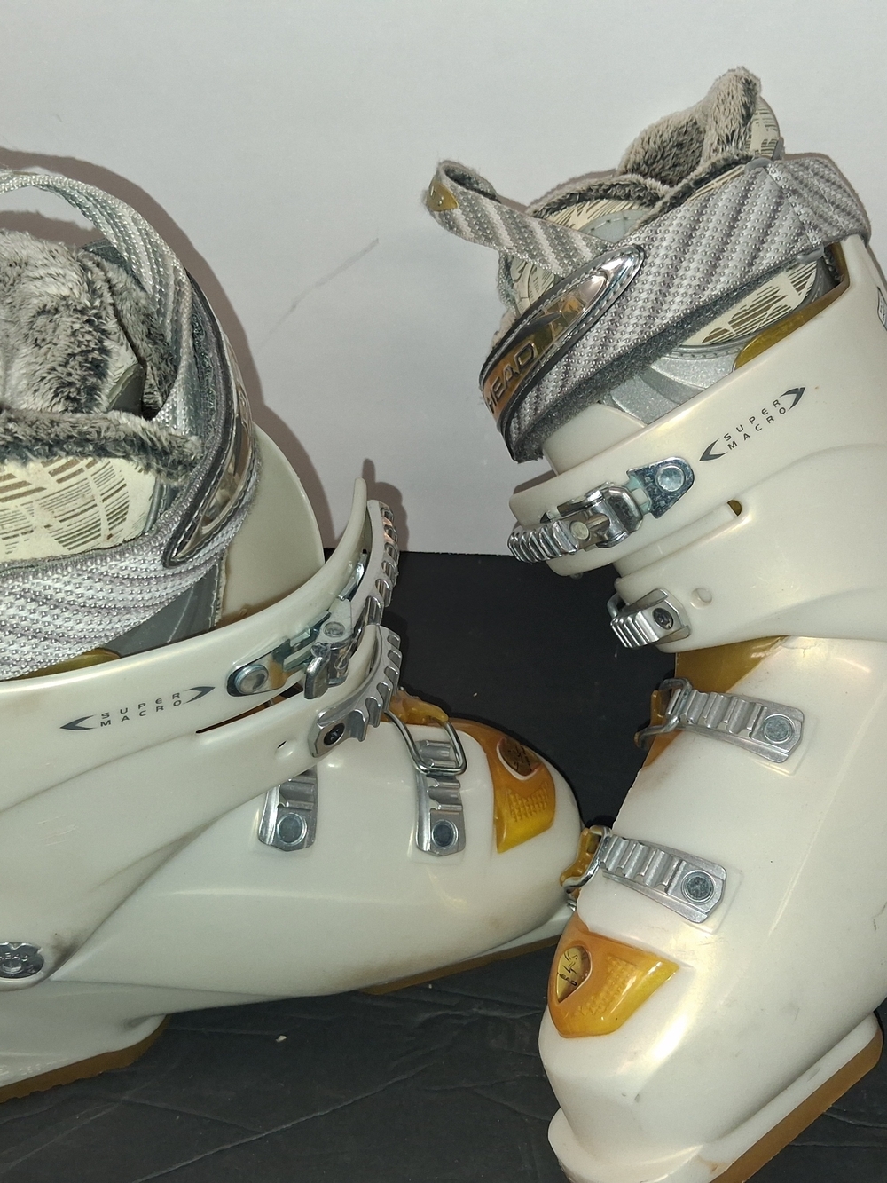 HEAD DREAM 10 THANG SKI BOOTS WOMEN SIZE 24- 24.5/8us